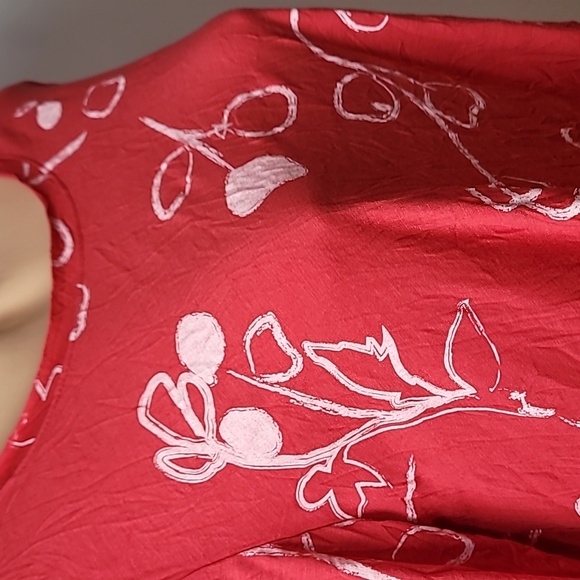 Chalet et ceci Mackenzie Top in Carmine Print ~ Crinkle Top - Picture 10 of 16